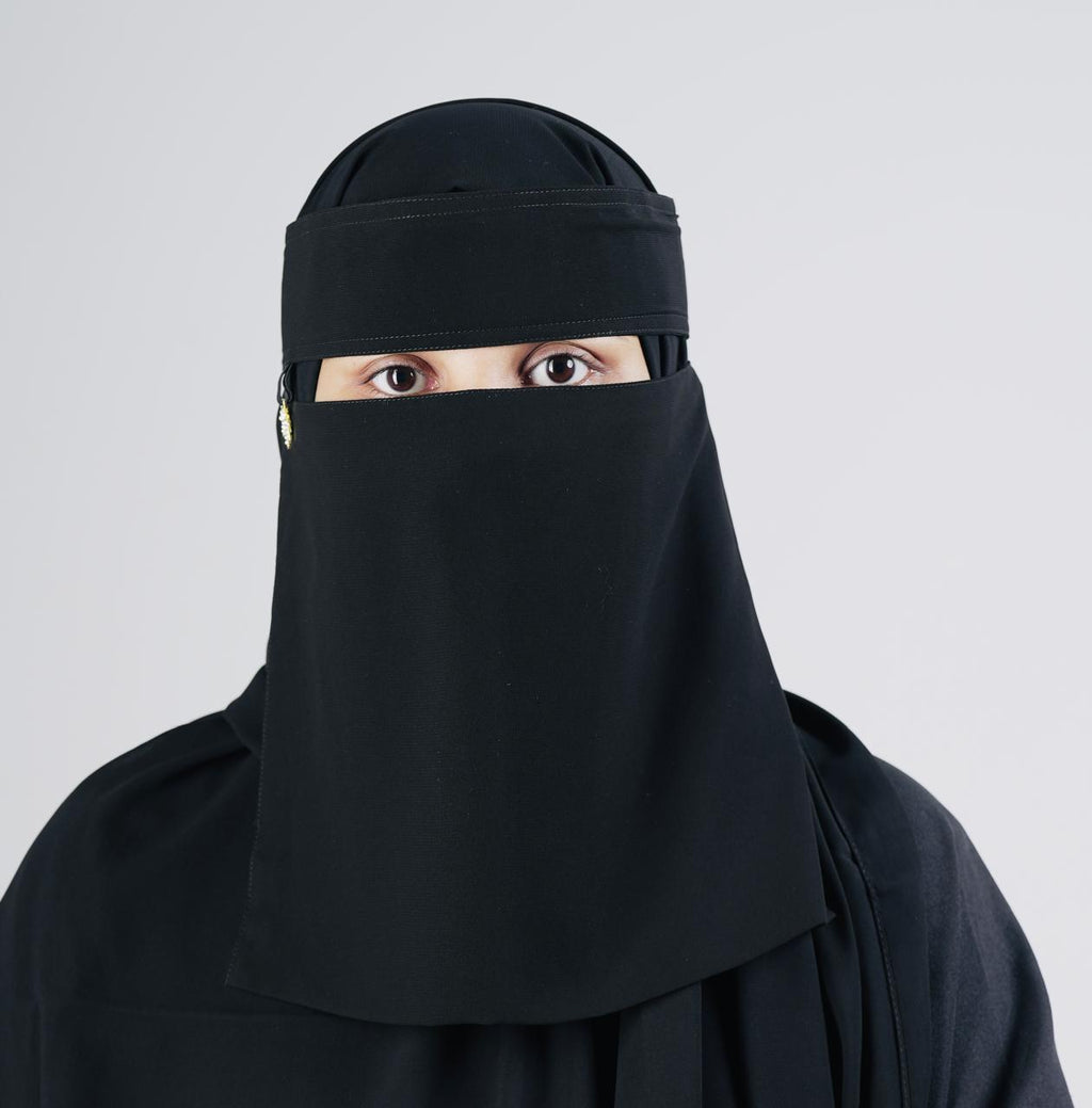 Liara Medium Niqab with Leaf Locket – 10 Inch Length