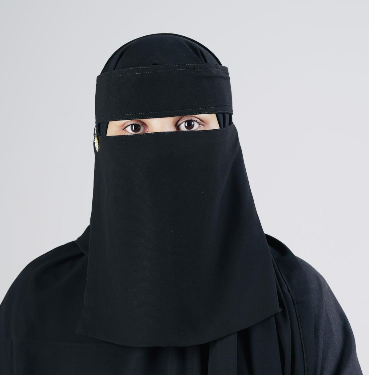 Liara Medium Niqab with Leaf Locket – 10 Inch Length