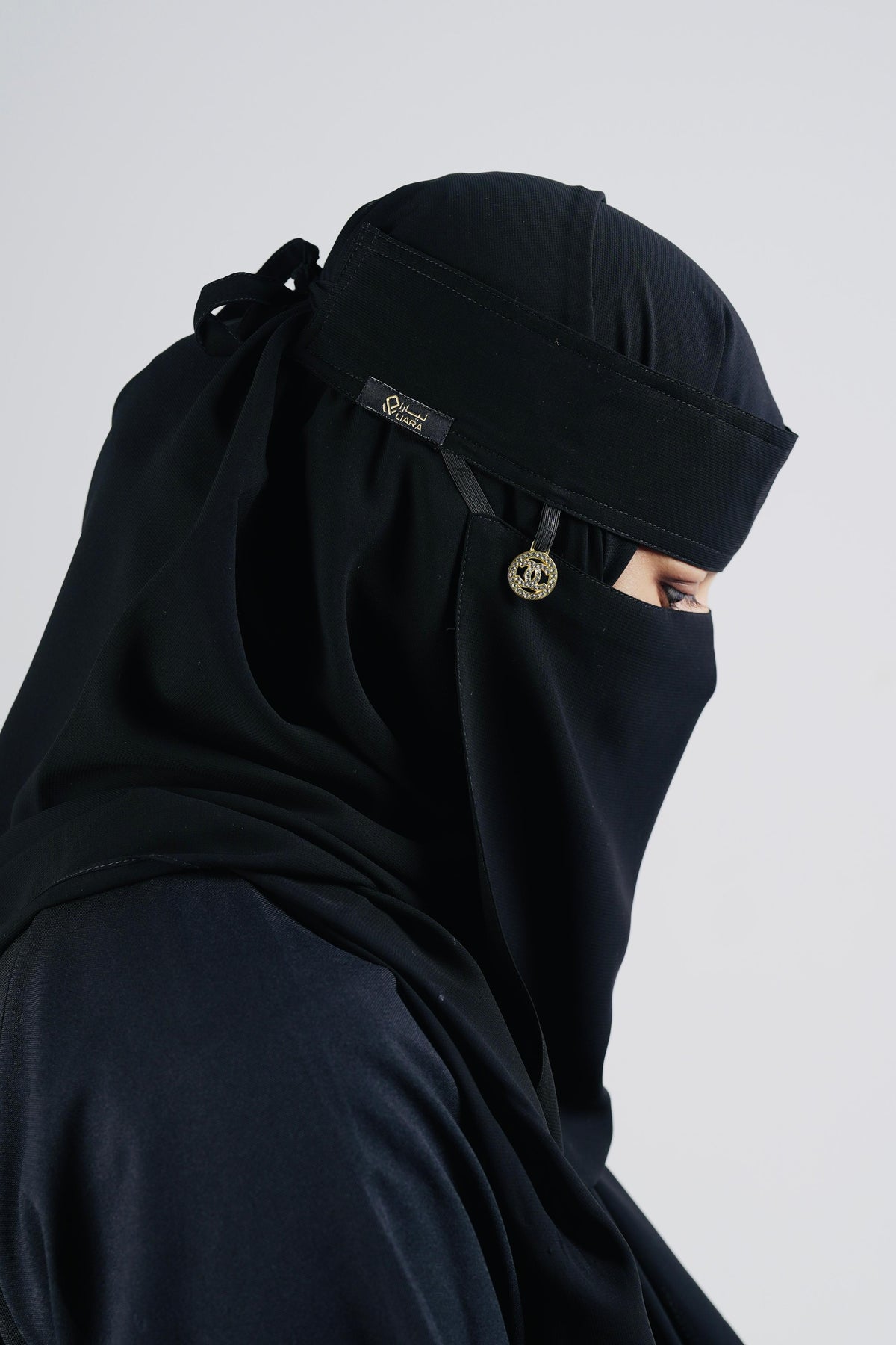 Liara Medium Niqab with Round Locket – 10 Inch Length